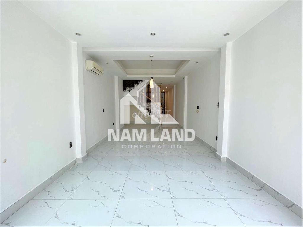 Three-foot apartment with apak basic interior. 32 million.