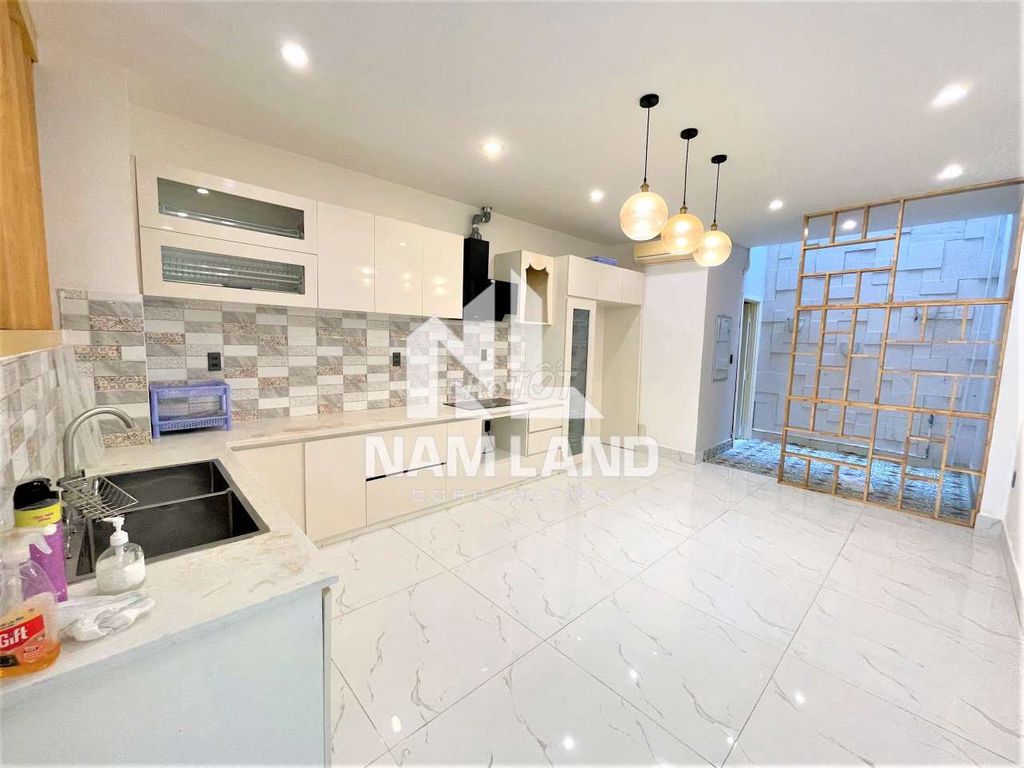 Three-foot apartment with apak basic interior. 32 million.