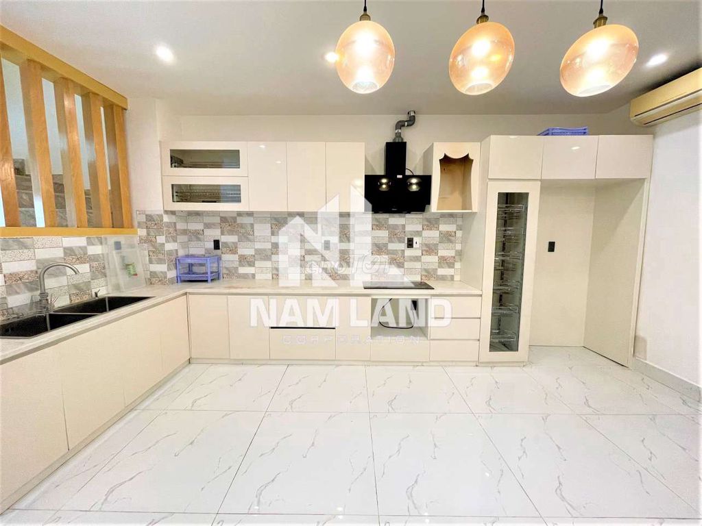 Three-foot apartment with apak basic interior. 32 million.