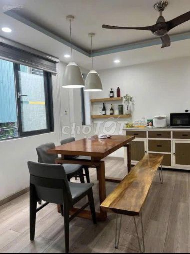 Rent an entire Tân Bình, 100 meters, 5 bedrooms, 25 million a month.