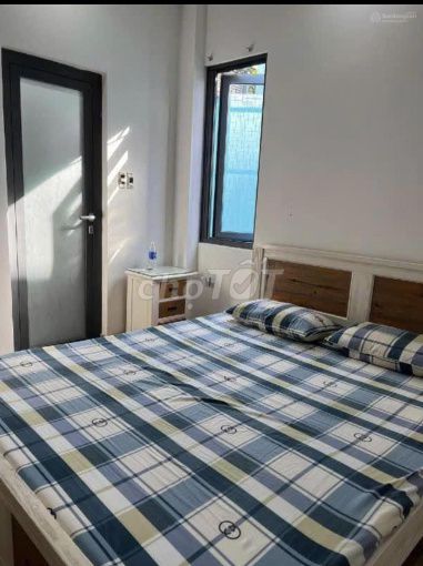 Rent an entire Tân Bình, 100 meters, 5 bedrooms, 25 million a month.