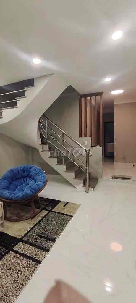 Điện Biên Phủ root house, 204 25, Bình Thạnh - 15 million a month.