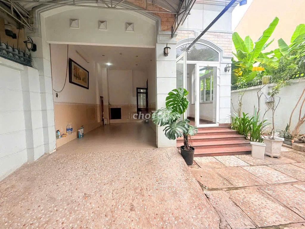 Rent KDC Khang Điền 200 meters 2 at 22 million a month.
