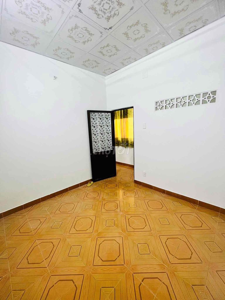 1 st floor 1 4 4 car bedrooms near the University of District 9