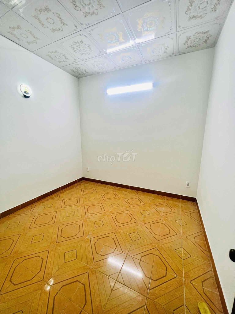 1 st floor 1 4 4 car bedrooms near the University of District 9