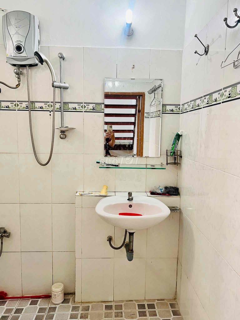 1 st floor 1 4 4 car bedrooms near the University of District 9