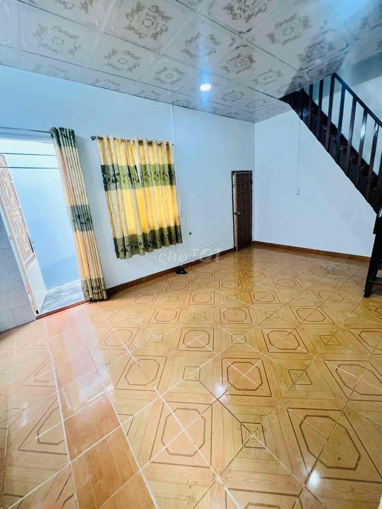 1 st floor 1 4 4 car bedrooms near the University of District 9