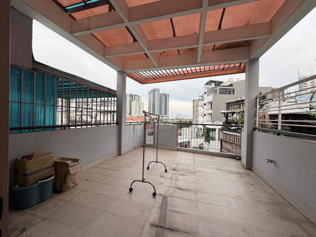Rent the entire Phạm Viết Chánh place at 28 million a month 3 bedroom 3 bathrooms