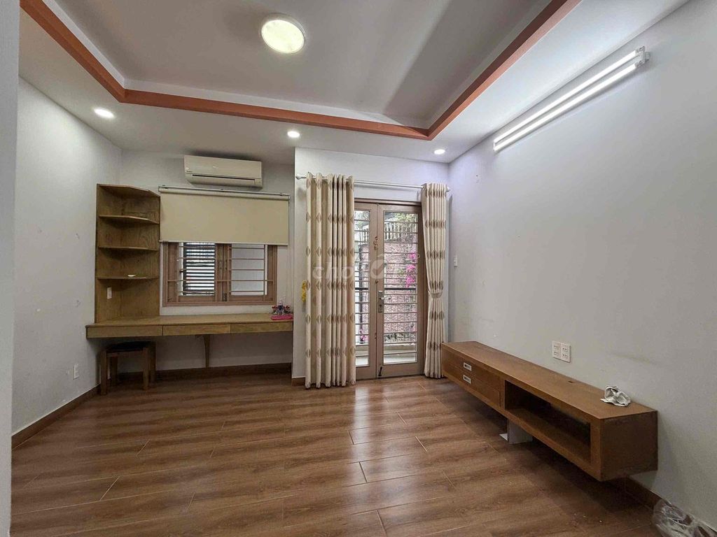 Rent the entire Phạm Viết Chánh place at 28 million a month 3 bedroom 3 bathrooms