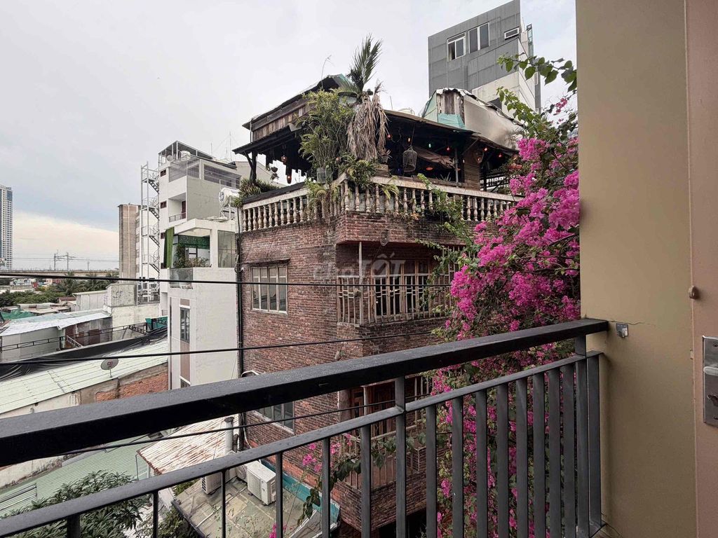 Rent the entire Phạm Viết Chánh place at 28 million a month 3 bedroom 3 bathrooms