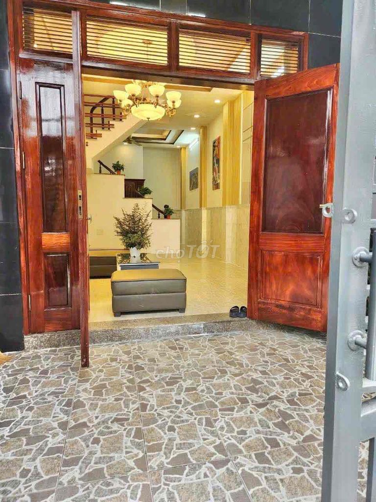 Renting an alleyhouse with a nice interior near the District of 12.
