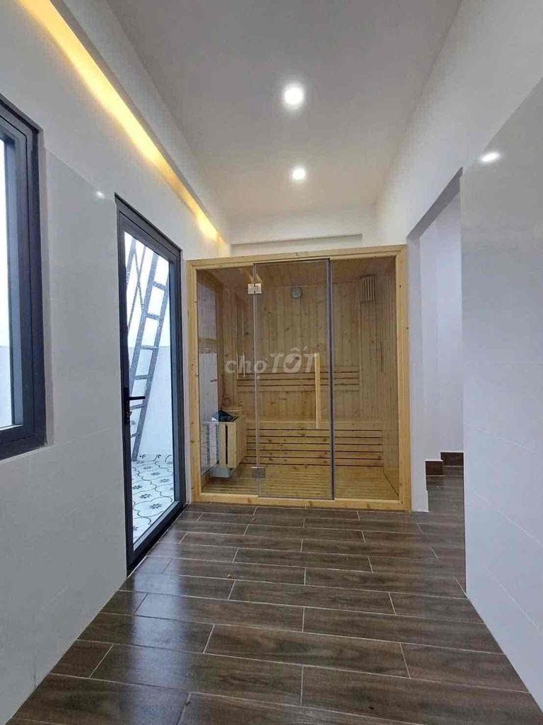 Five bedrooms full of furniture, Vip tx25 cars parked by the door