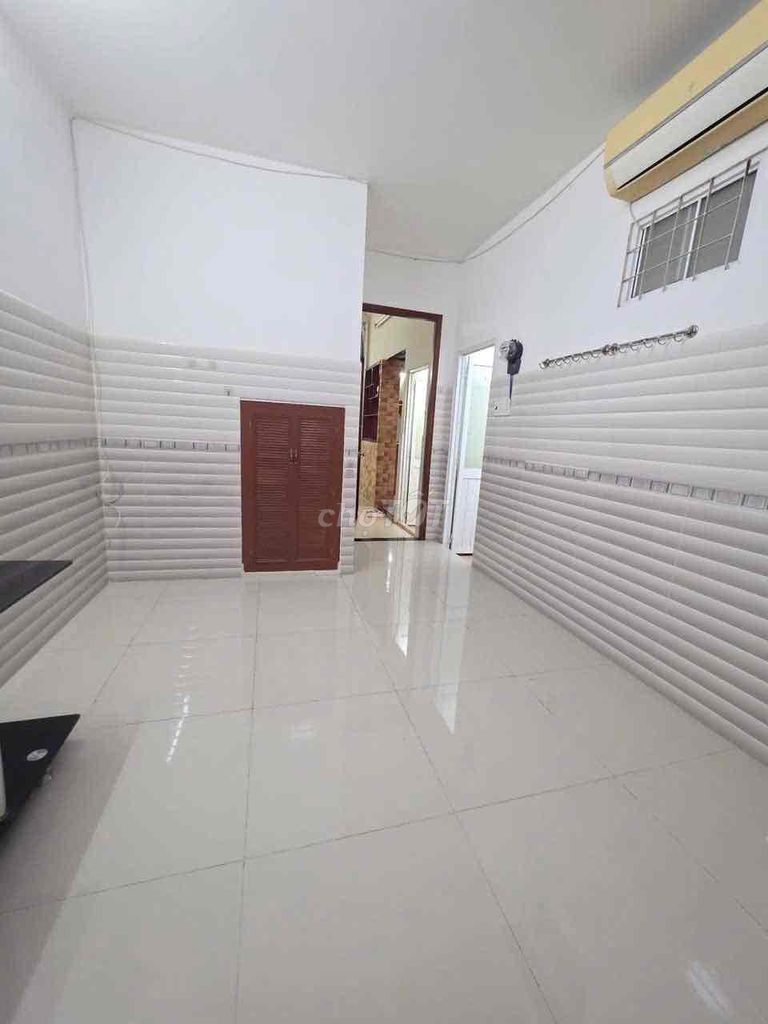 A large home. Two bedrooms. Three toilets. Nguyễn Thượng Hiền. GRI 5. B. Happy