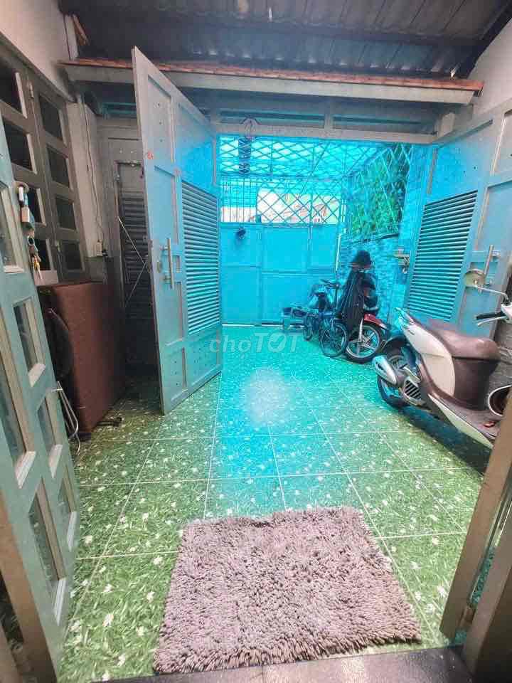 A large home. Two bedrooms. Three toilets. Nguyễn Thượng Hiền. GRI 5. B. Happy