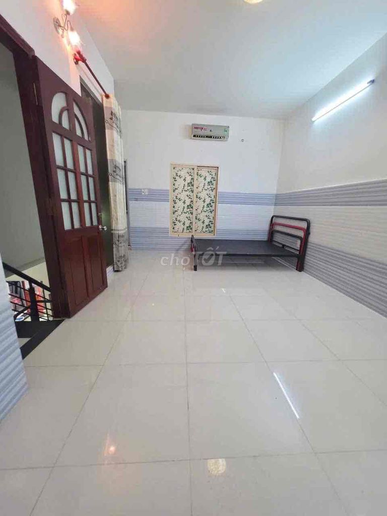 A large home. Two bedrooms. Three toilets. Nguyễn Thượng Hiền. GRI 5. B. Happy