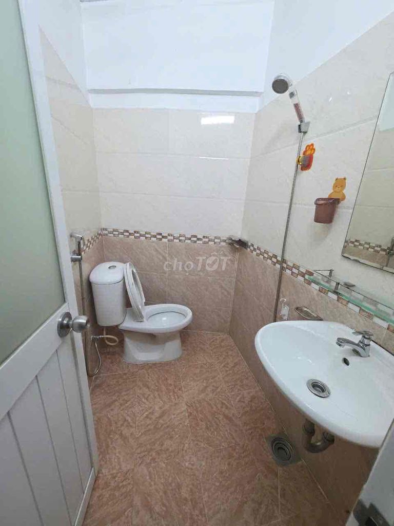 A large home. Two bedrooms. Three toilets. Nguyễn Thượng Hiền. GRI 5. B. Happy