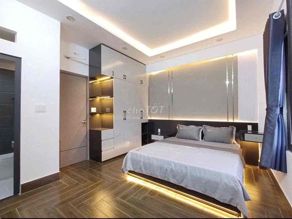 TREE 3 floors 4/4*13; 4 new full - interior bedrooms