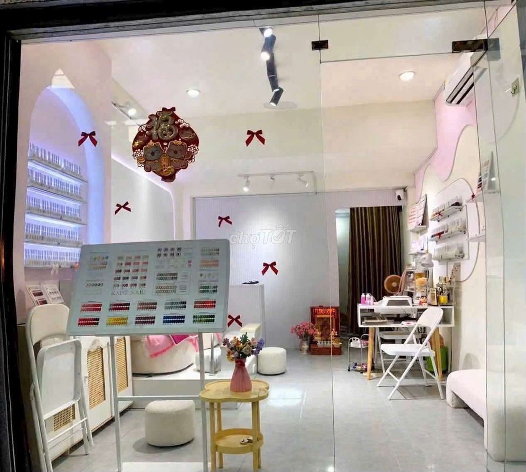 Phan Huy Ích 4 x 8 meters cash surface with a good cold machine