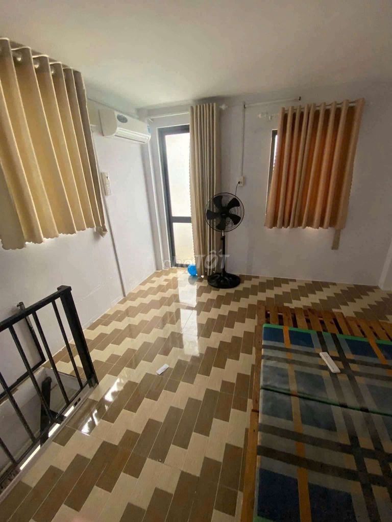Phan Huy Ích 4 x 8 meters cash surface with a good cold machine
