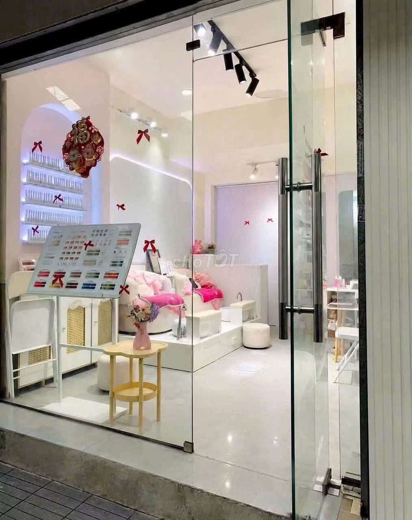 The level of the KANG Phan Huy Ích Trade Line is 4 x8 meters of rock-size windows with air conditioning.