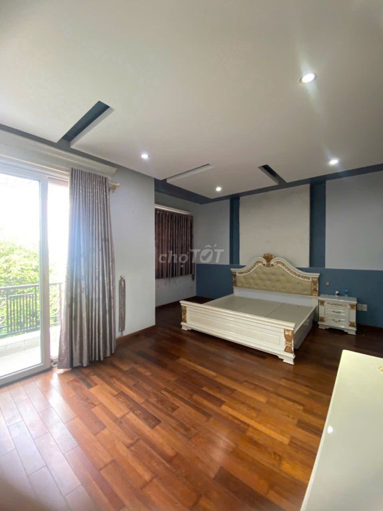 Rent the villa. The missile's got the car vault. The steam room.