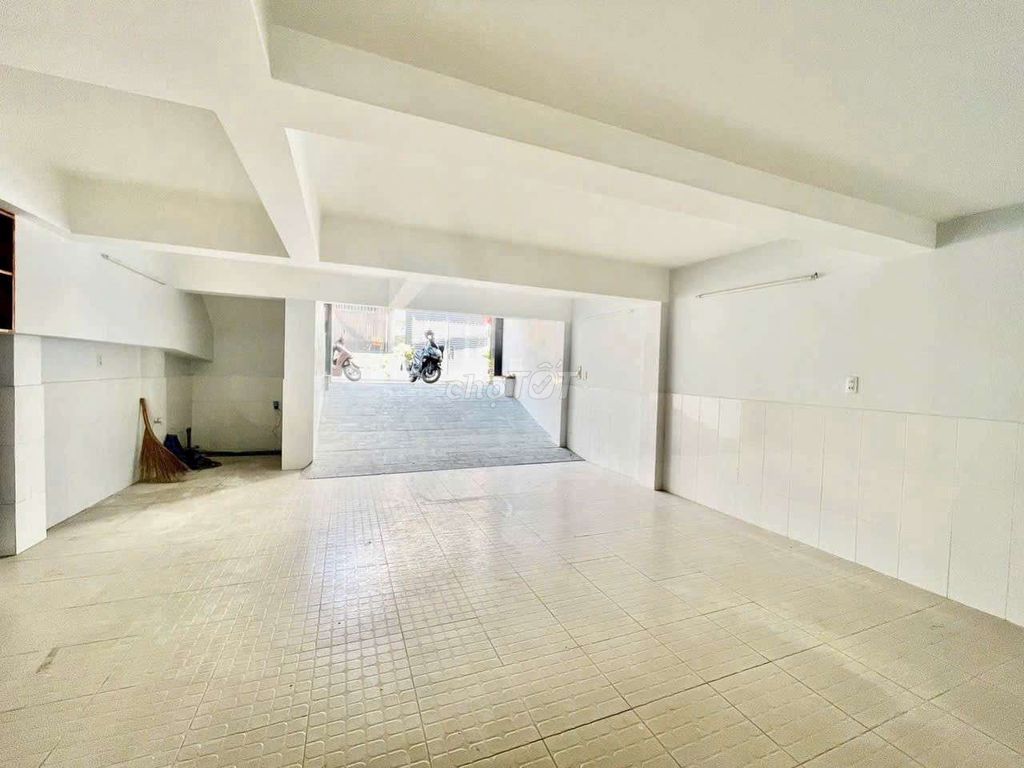 Get Bình Trị Đông house - 17 trieu -3 bedrooms with a cold machine - it's got a garage.