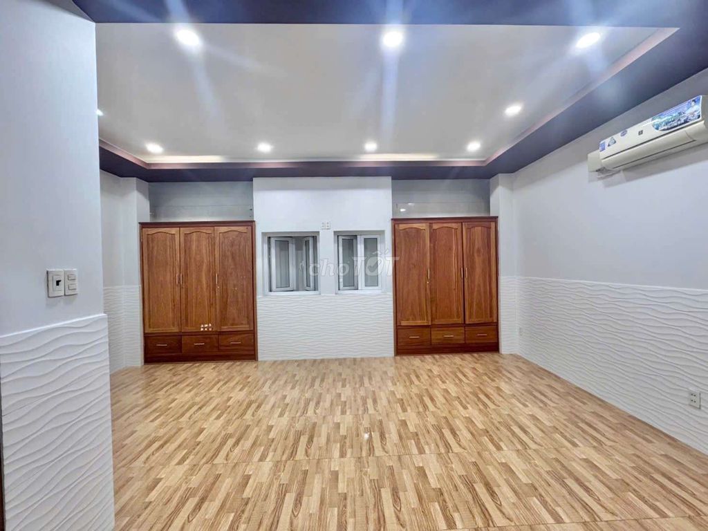 Get Bình Trị Đông house - 17 trieu -3 bedrooms with a cold machine - it's got a garage.