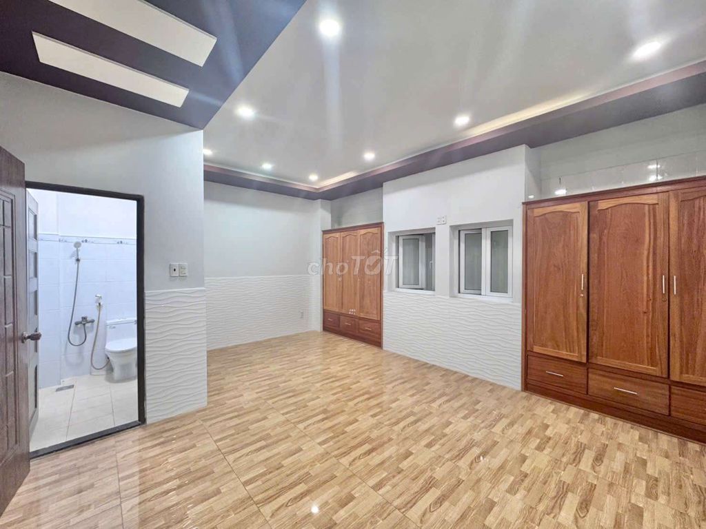 Get Bình Trị Đông house - 17 trieu -3 bedrooms with a cold machine - it's got a garage.