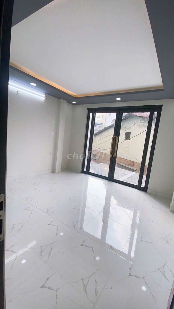 Room 2 Âu Cơ.