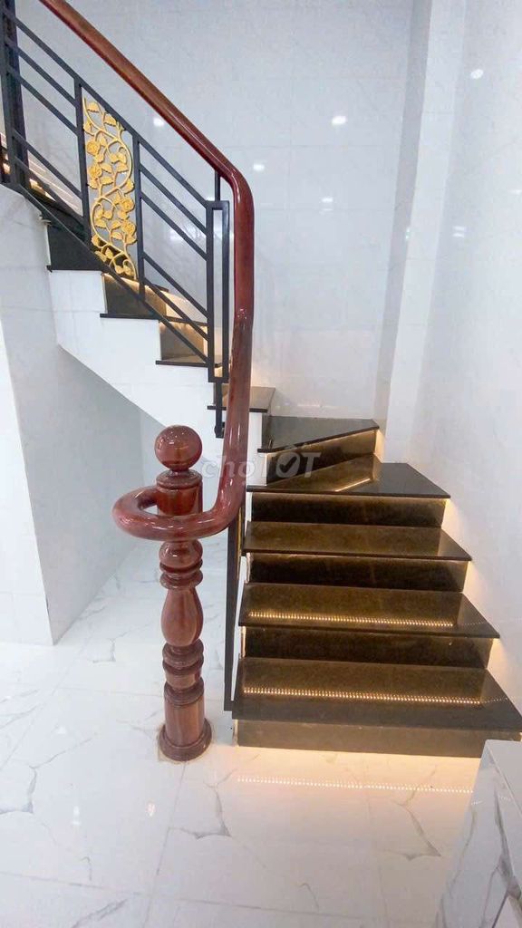 Room 2 Âu Cơ.