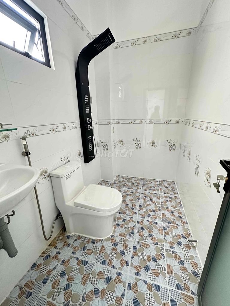 Renting the Pre-Steve Front House... 5 x 30 meters new everything.