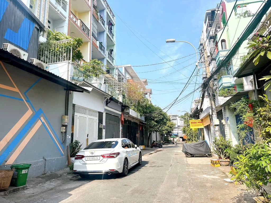 Rent a house - AGò Dầu, Tân Phú: 9 x 20 meters, level 4 and refrigerator.