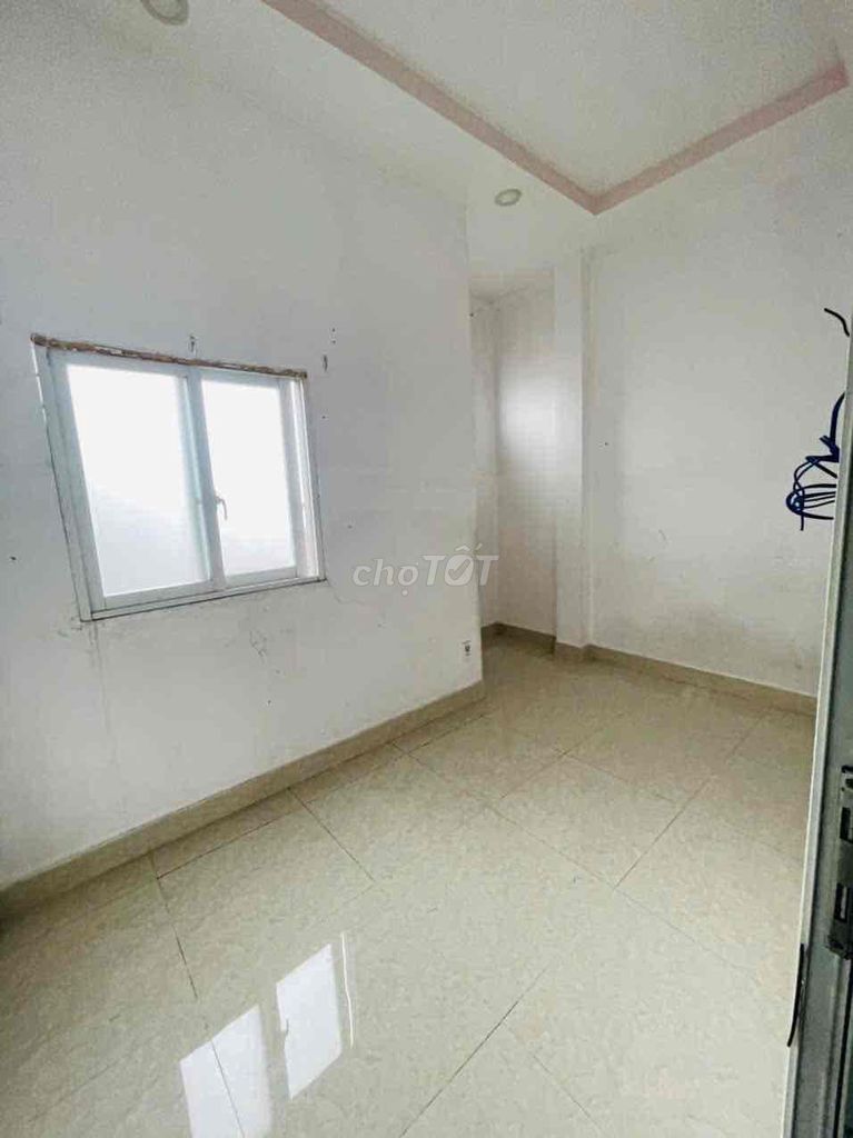 Rent a business cash house near the small market. 1 st. 1st floor. 2th bedroom.