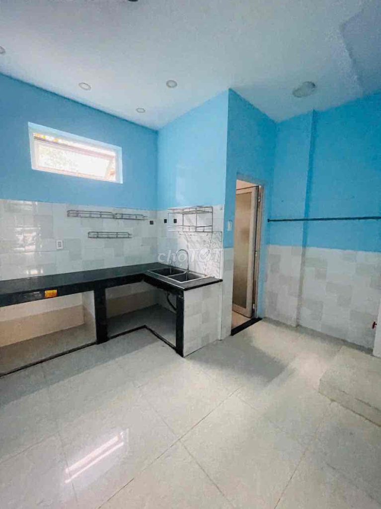 Rent a business cash house near the small market. 1 st. 1st floor. 2th bedroom.