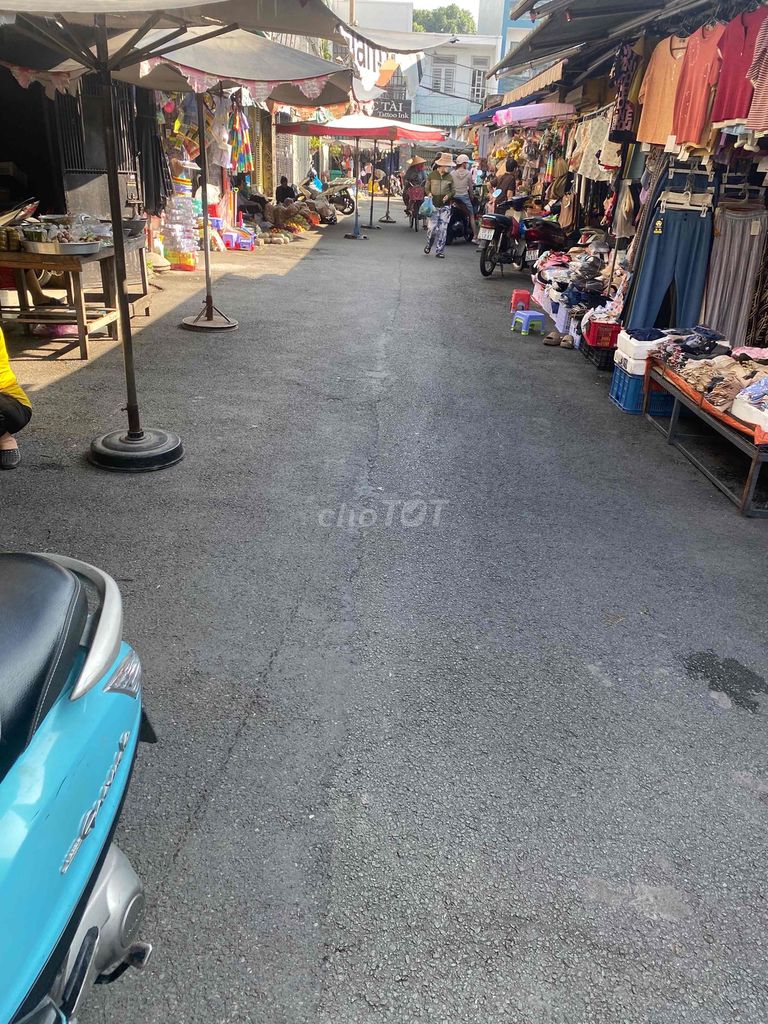 Rent 4 x 20. 8 meters back. Quang Trung.