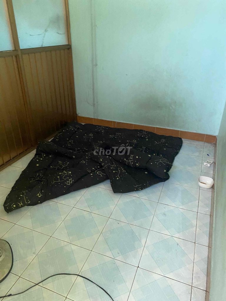 Rent 4 x 20. 8 meters back. Quang Trung.