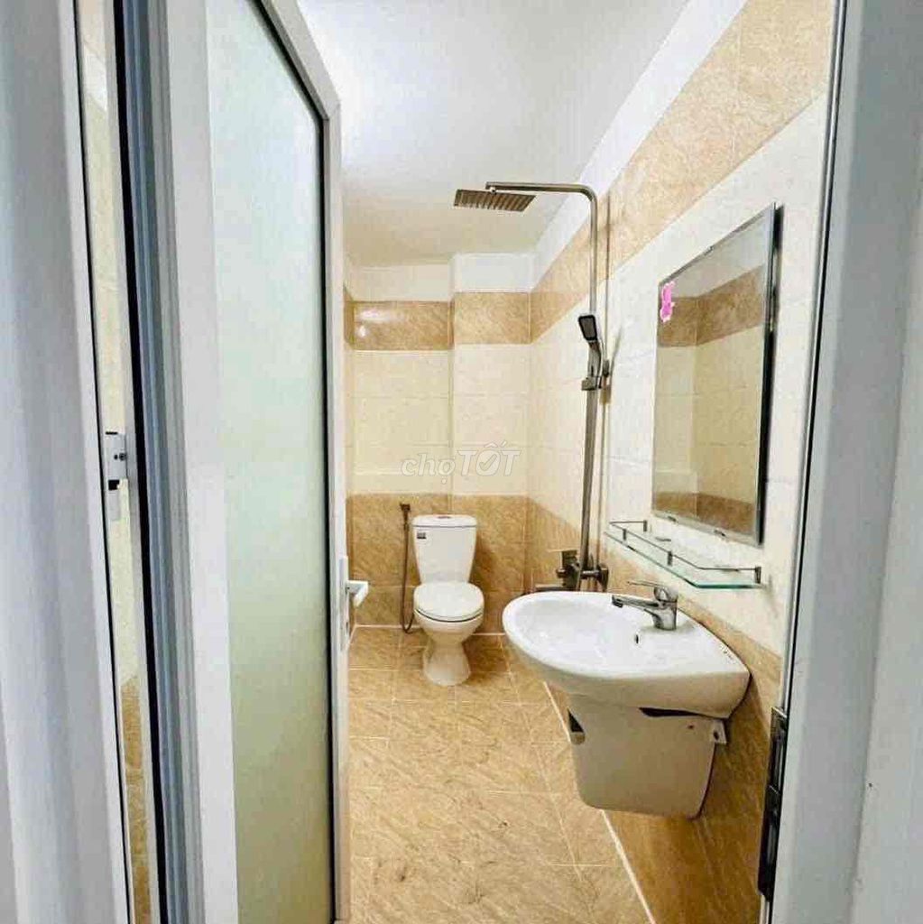 Rent a full Thạnh Lộc 19 interior two-story bedroom three toilets.