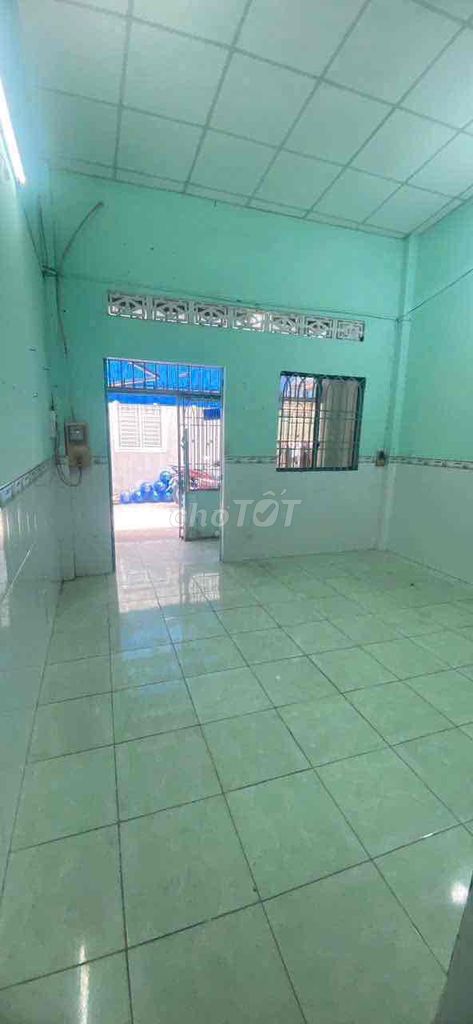 District 12 for rent: 4 x10, 4gm, 2 bedrooms. One toilet, pull the car to the door.
