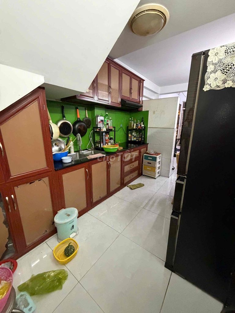 We need to rent the House of the House, the Parkway Road, two floors, three bedrooms, three furniture.