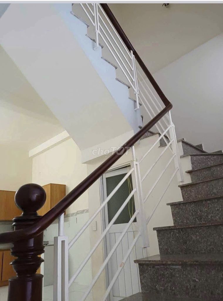 Rent two bedrooms, two Linh Xuân old Thủ Đức toilets.