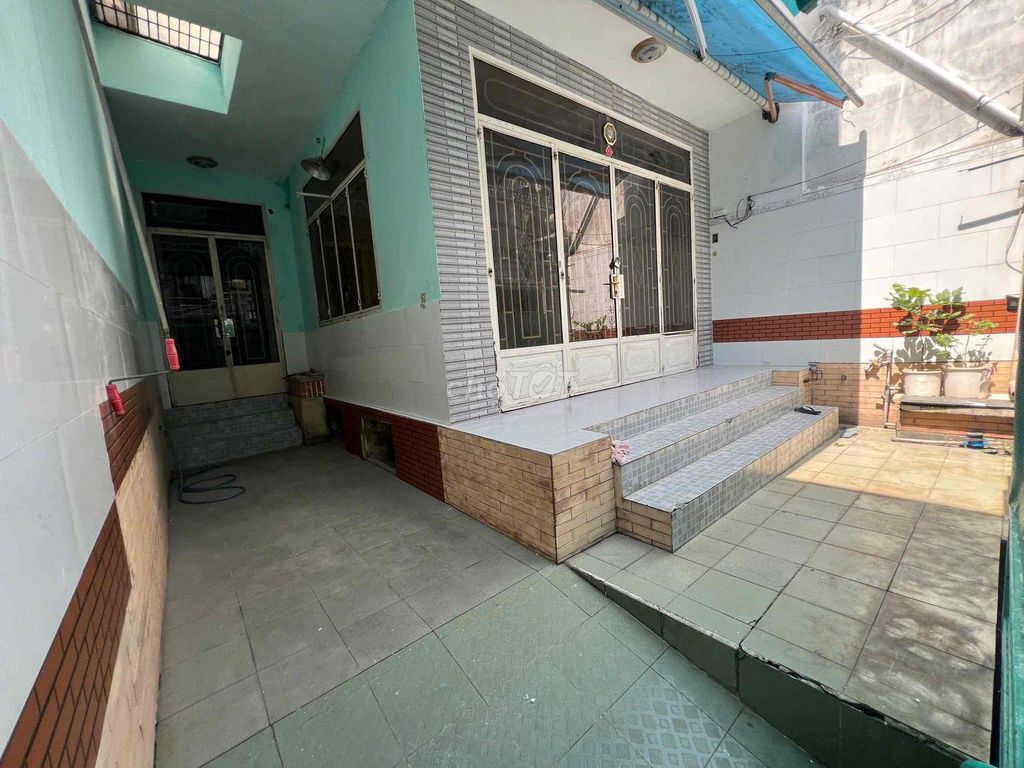 Rent the former canal 4 bedrooms 1050/ Quang Trung-7708.