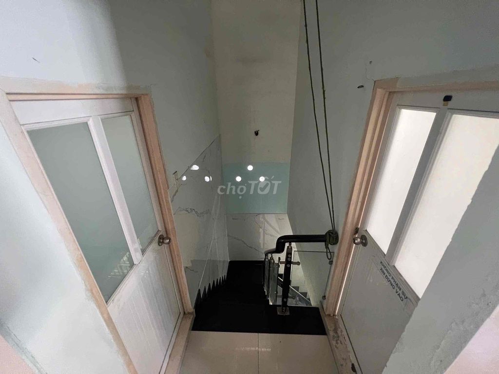Rent the former canal 4 bedrooms 1050/ Quang Trung-7708.