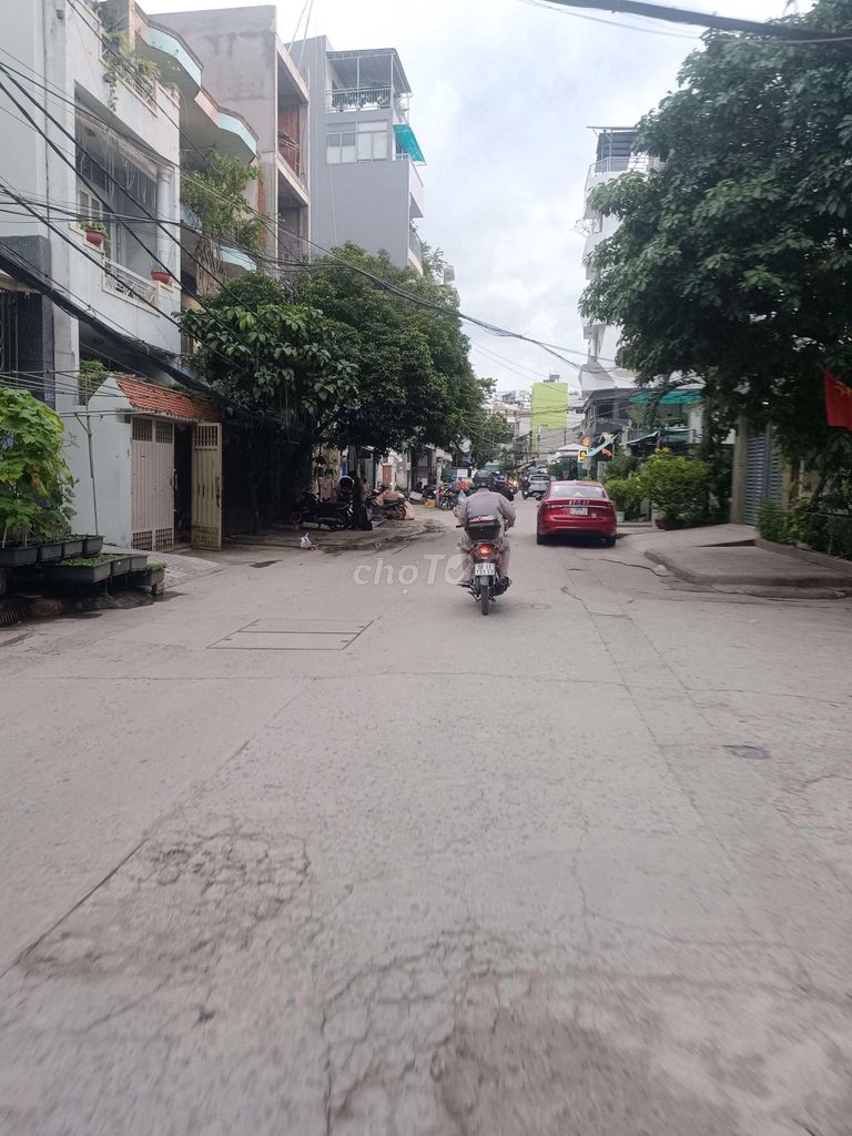 Rent out Bình Lợi, P. Bình Lợi Central, 5 x 20 meters, 13 million, refrigerator