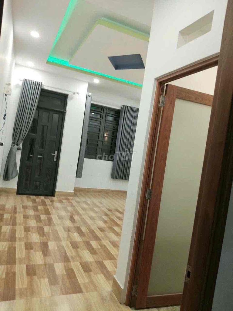 4 x 15 meters 3 floors 4 bedroom 4 toilets suitable to stay and do vpty