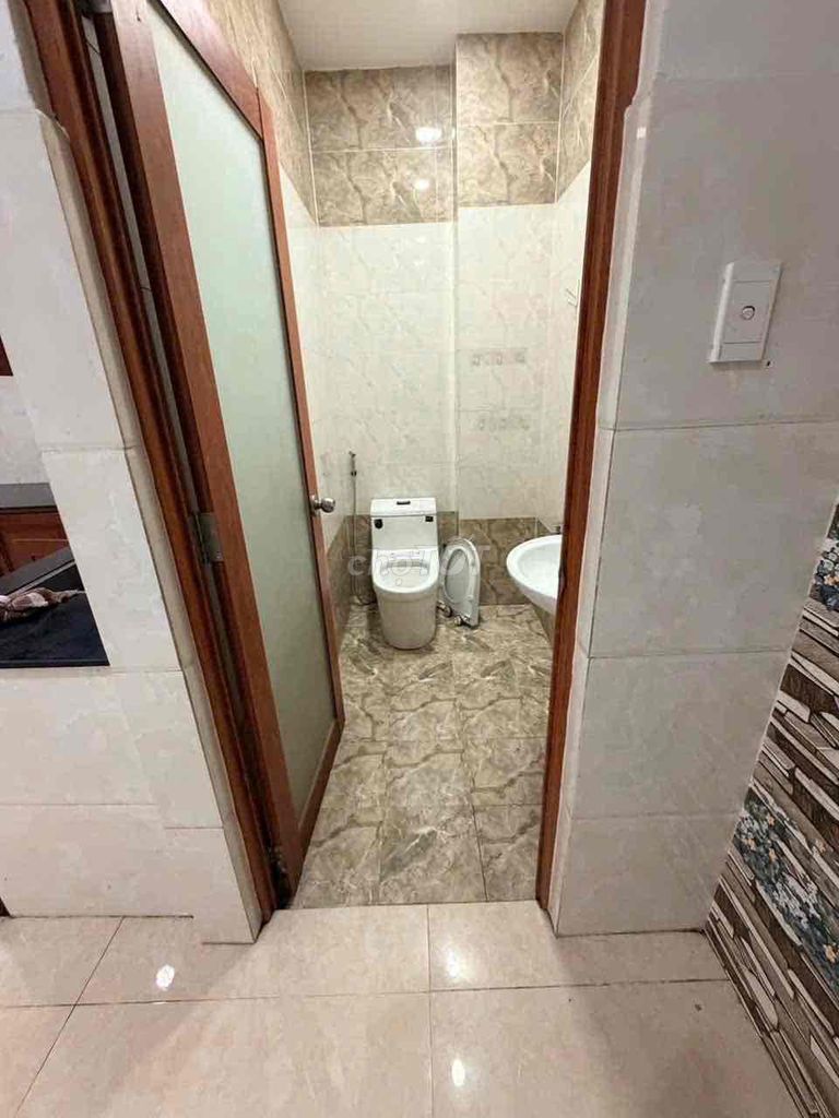 4 x 15 meters 3 floors 4 bedroom 4 toilets suitable to stay and do vpty