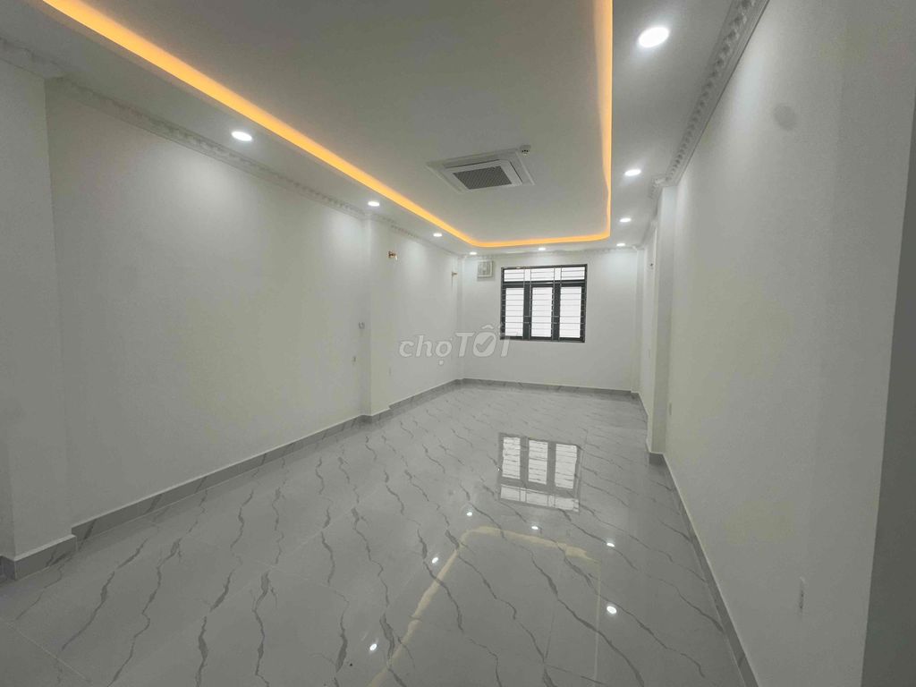Rent a new 3 Tháng 2 District 10 [4 m 28 m] elevator 4"]
