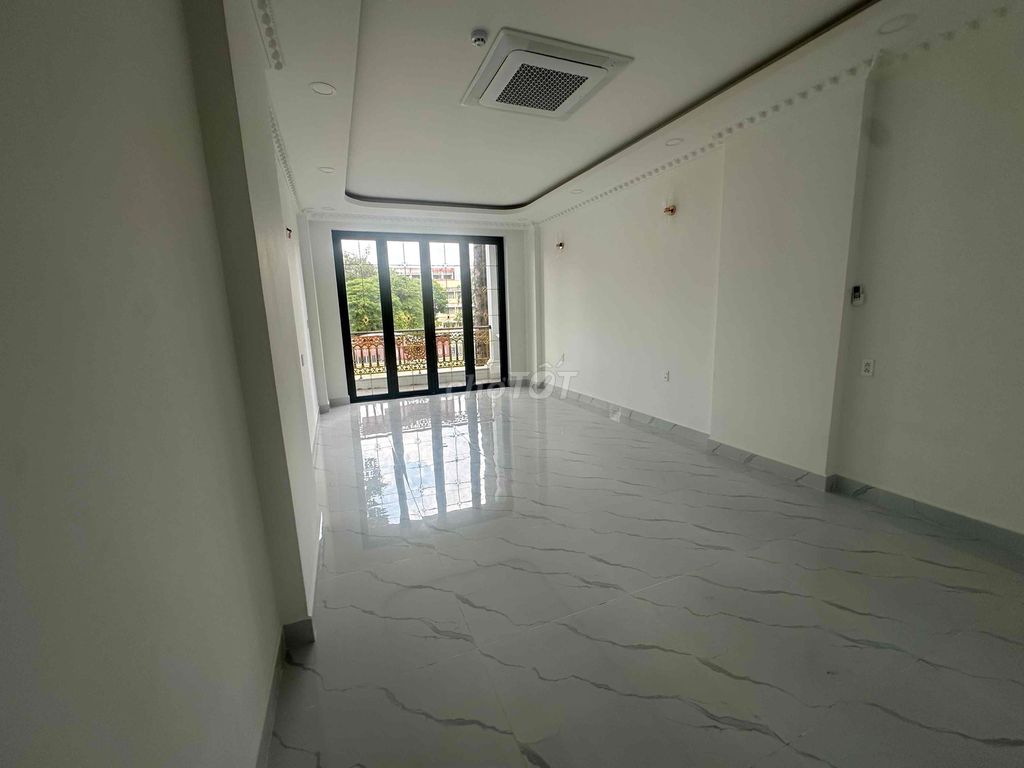 Rent a new 3 Tháng 2 District 10 [4 m 28 m] elevator 4"]
