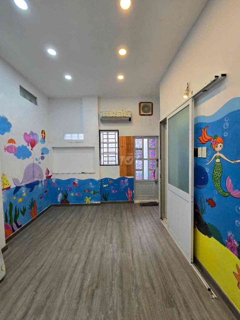 Rent a house. Two floors. Two bedrooms. Three toilets.