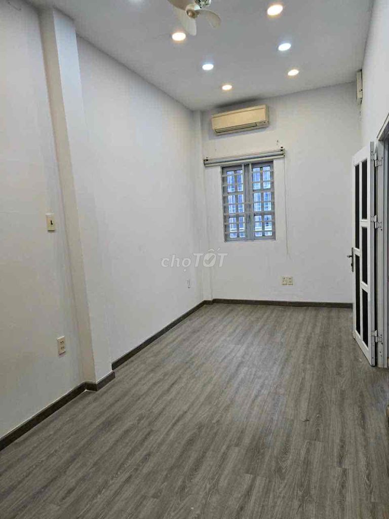 Rent a house. Two floors. Two bedrooms. Three toilets.
