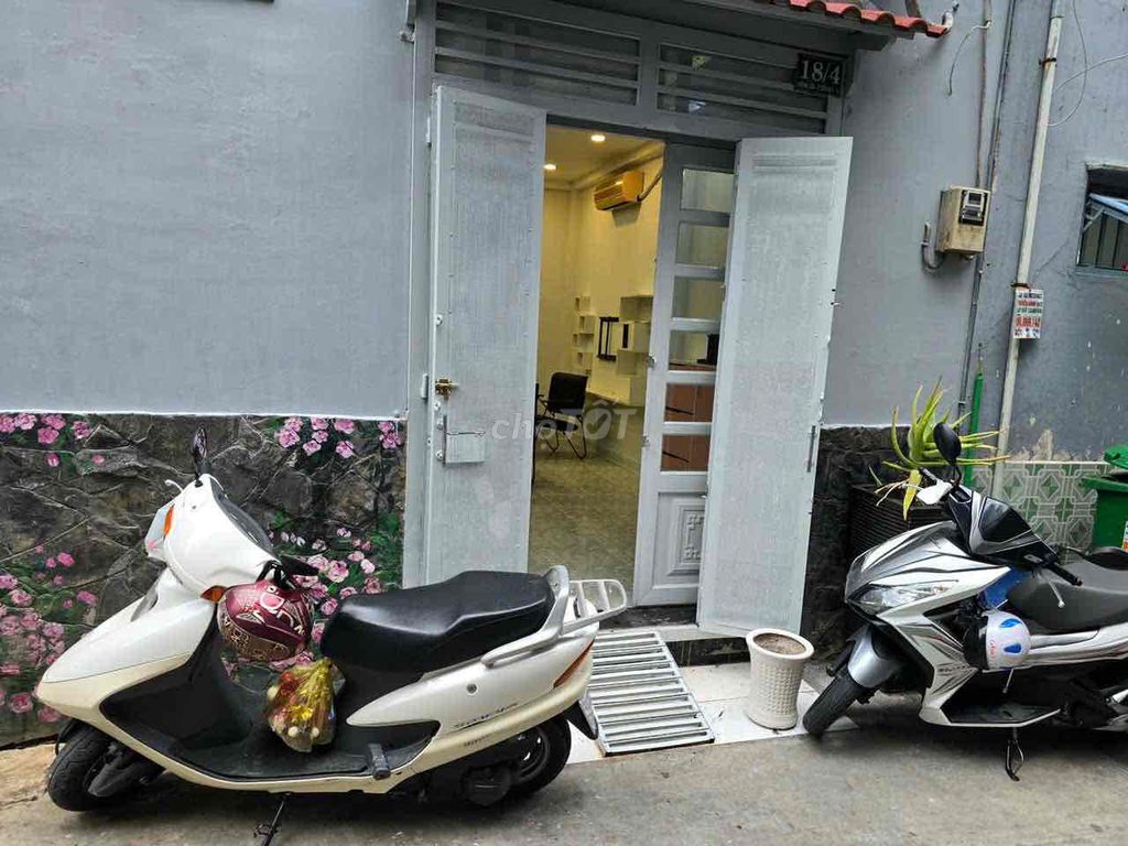 Rent a house. Two floors. Two bedrooms. Three toilets.